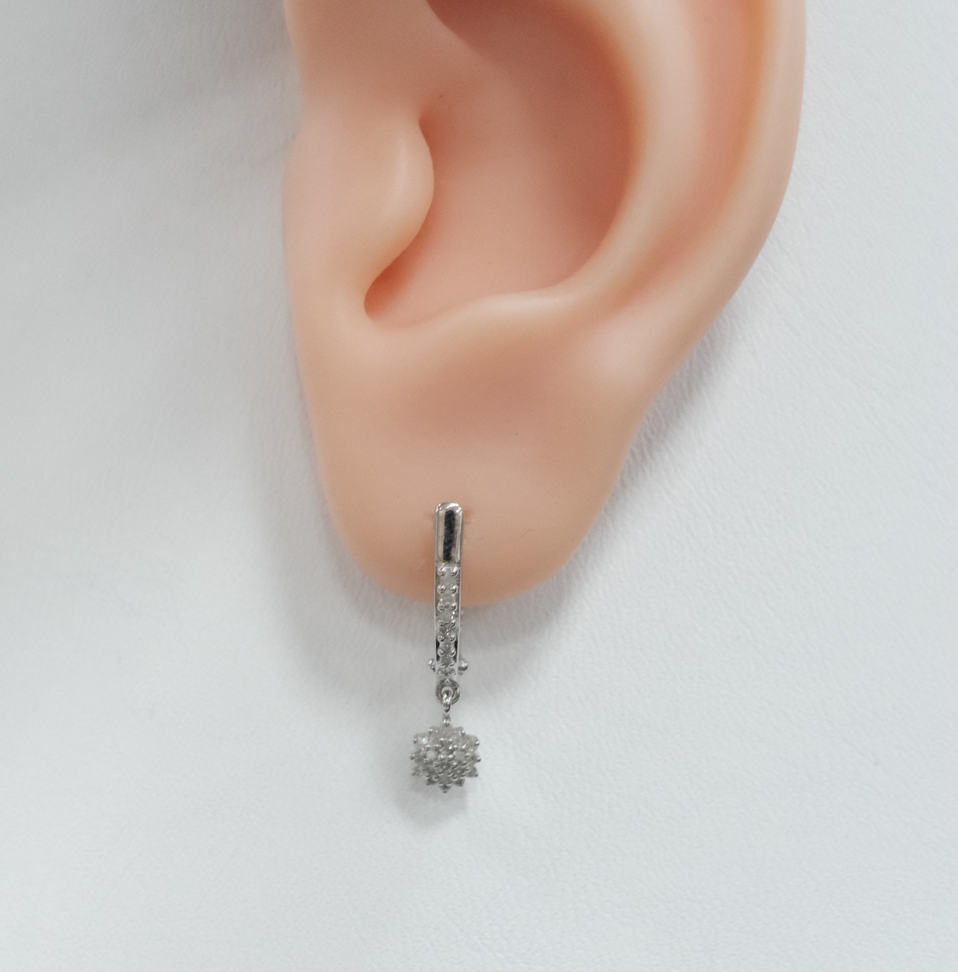 Серебряные серьги с бриллиантами